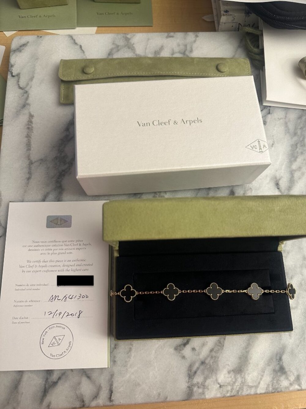 Van Cleef & Arpels Vintage Alhambra Bracelet, 5 motifs in Onyx and Yellow Gold